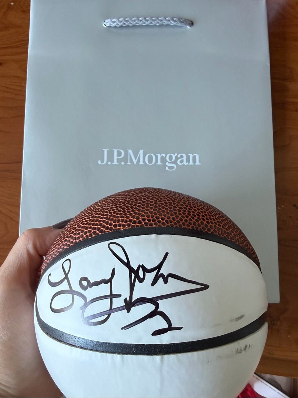 🗽SIGNED Larry Johnson Basketball & Bag